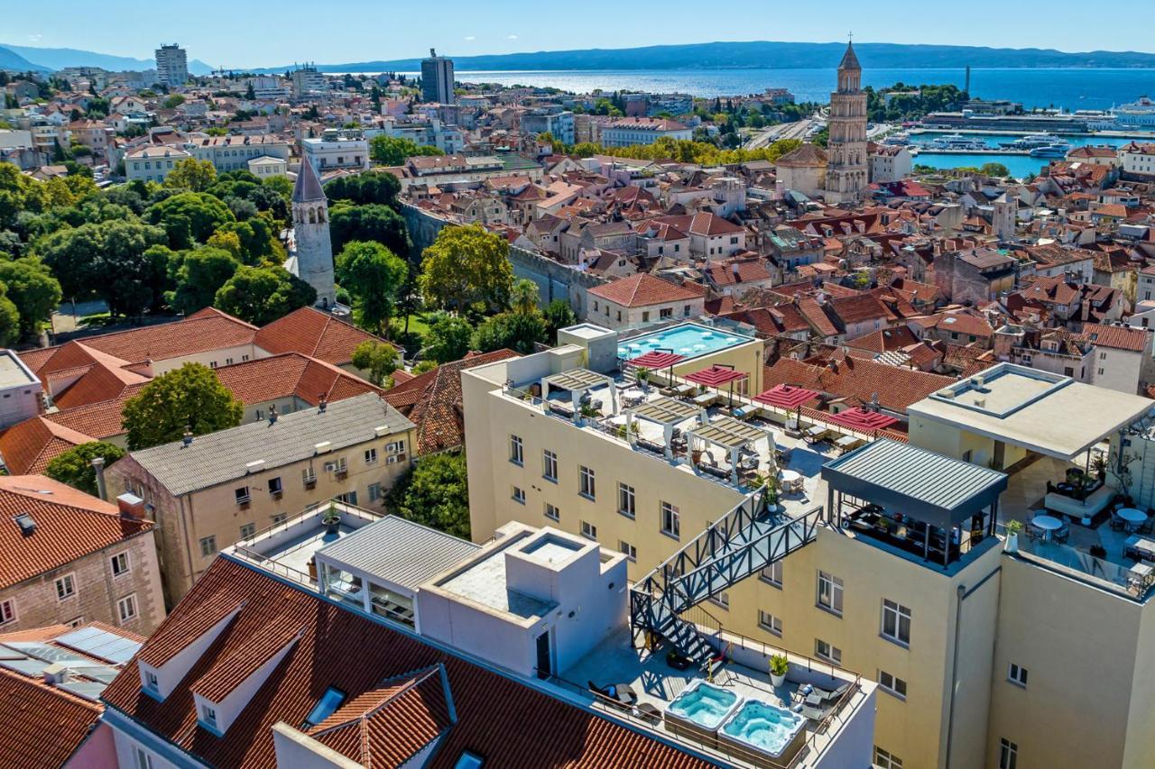 ספליט Cornaro Hotel מראה חיצוני תמונה View of the Old Town of Split from the Bell Tower of the Cathedral of St. Dujma