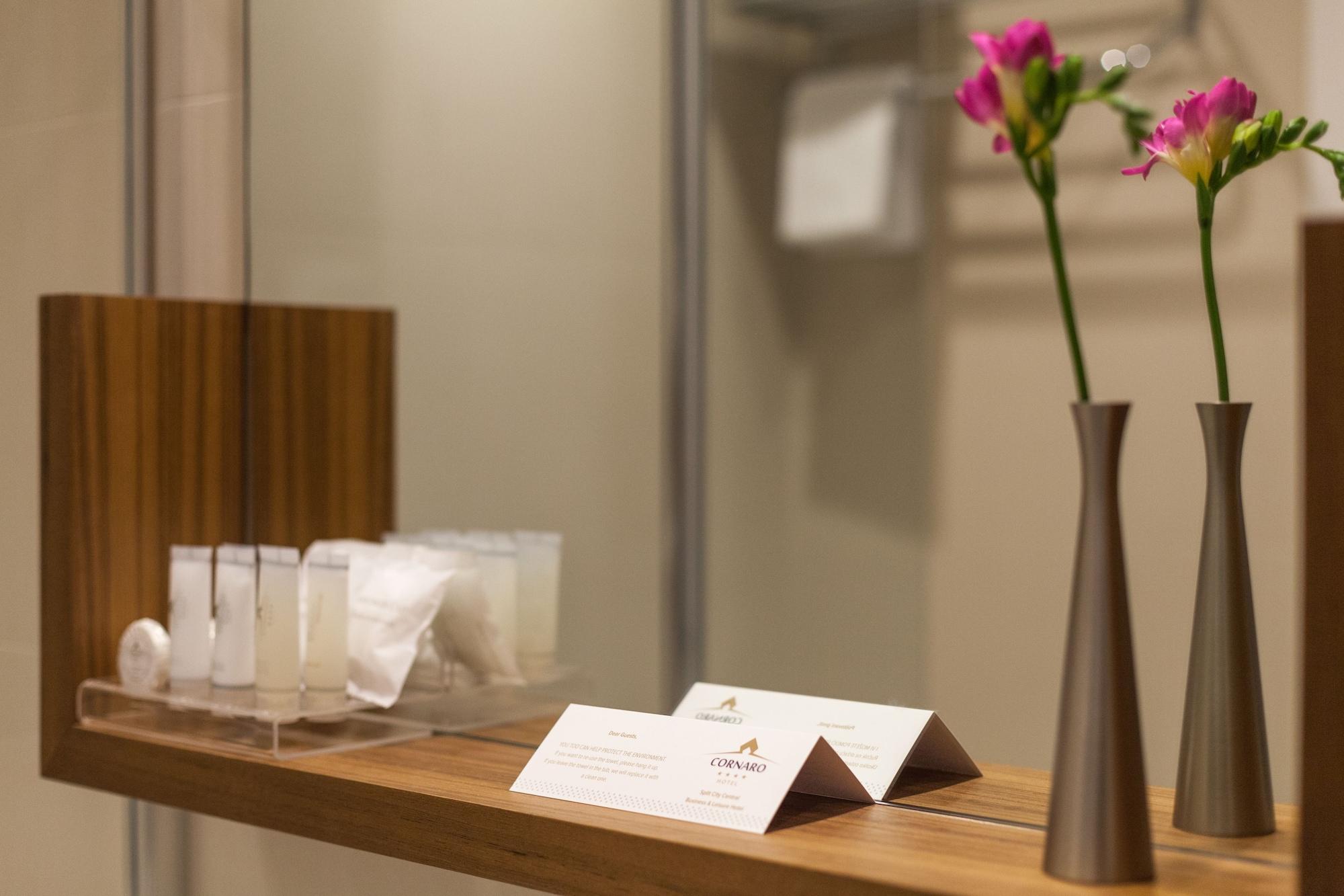 ספליט Cornaro Hotel מראה חיצוני תמונה A business card holder