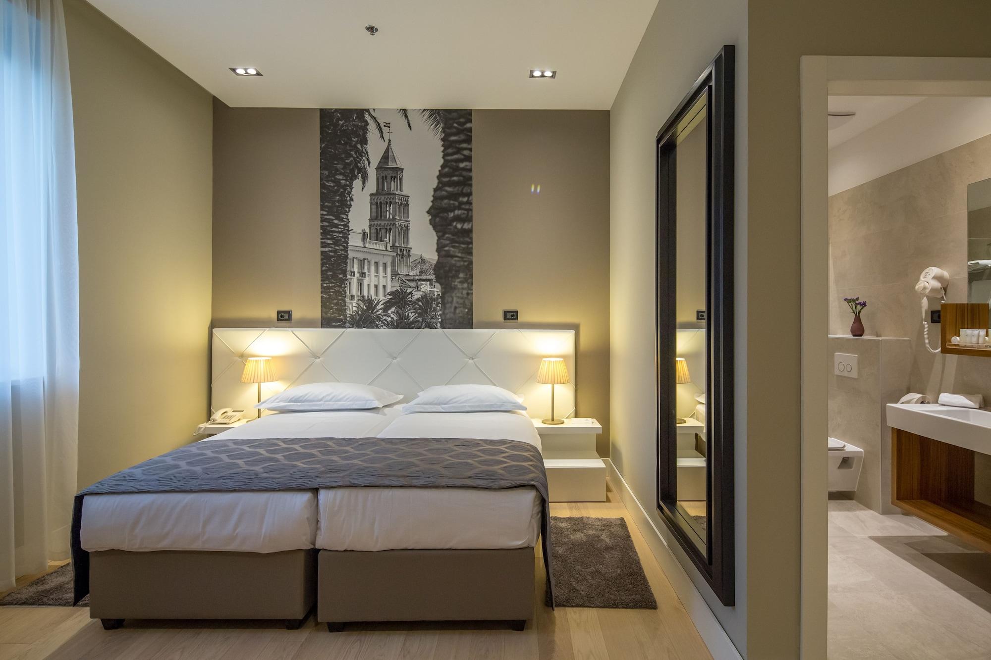 ספליט Cornaro Hotel מראה חיצוני תמונה A bedroom at the hotel