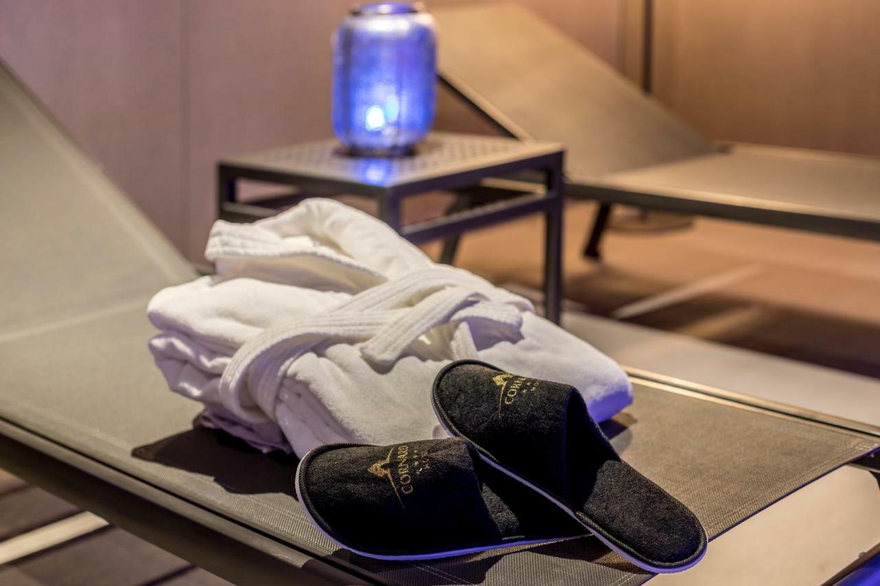 ספליט Cornaro Hotel מראה חיצוני תמונה A pair of hotel slippers